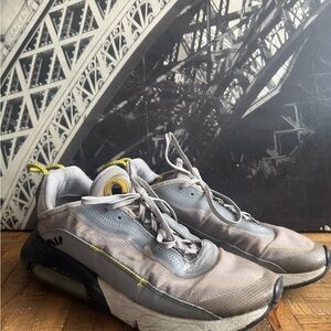 Stylish Gray and Yellow Men's Sneakers